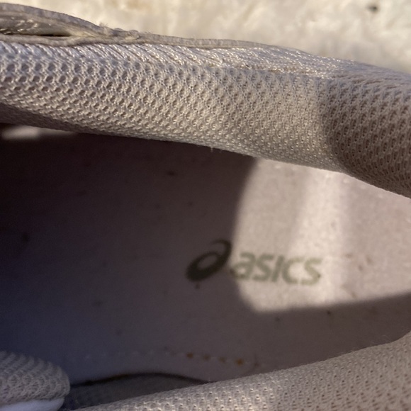 womens ASICS white sneakers size 8.5. EUC - Picture 4 of 5